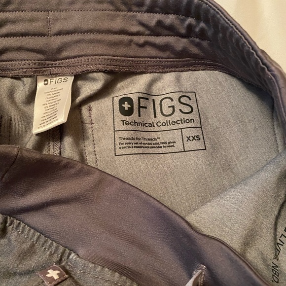 Scrubs - Picture 2 of 2